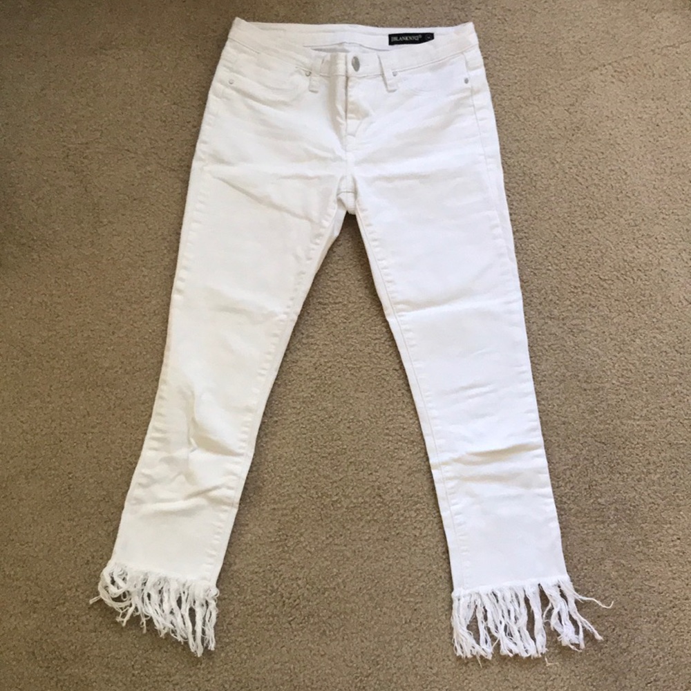 BlankNYC Women’s White Frayed Hem Cropped Jeans